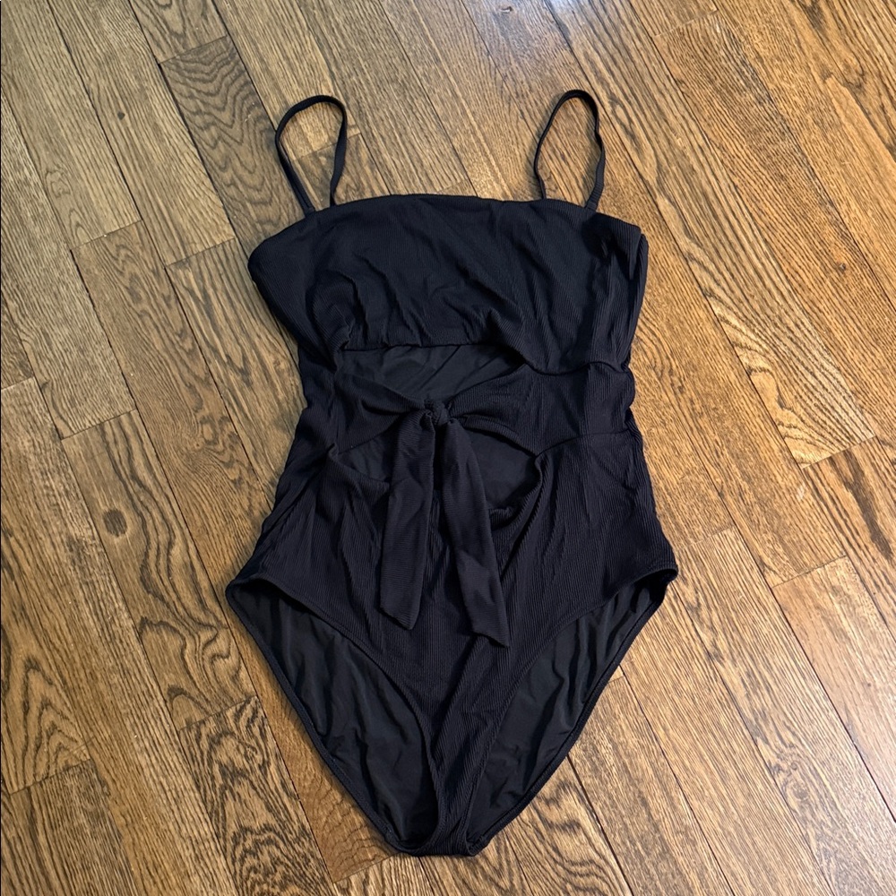 Aerie Front Cut Out Tie Black One Piece Swimsuit EUC size XXL